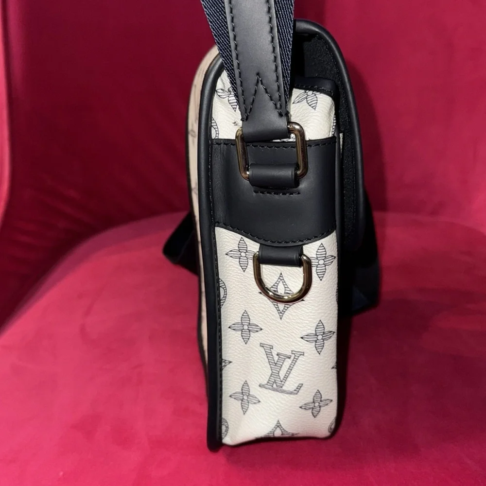 Louis Vuitton Chapman collection Giraffe Messenger BB Bag